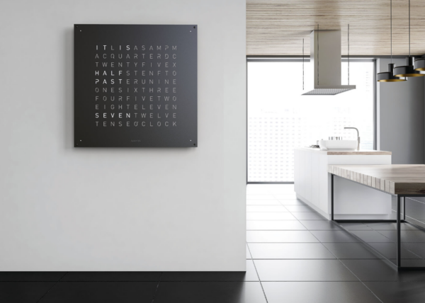 Qlocktwo Large Black Pepper 90*90 cm - Bild 2