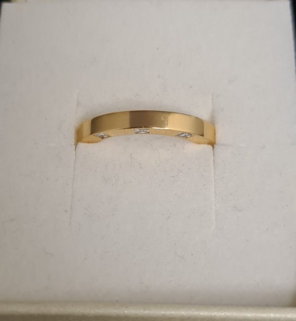 Diamant ring EA 18 k guld med diamanter. Stl 54