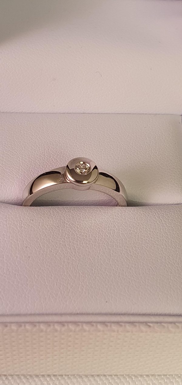 Ring 18 k Vitguld med diamant 0,12 ct. Stl 18,4 mm - Bild 3