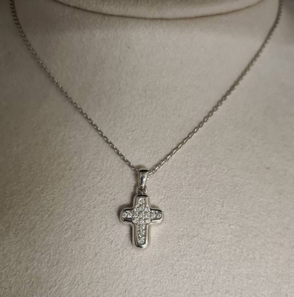 Kors i 18 k vitguld & Diamanter. Totalt 0,24 ct