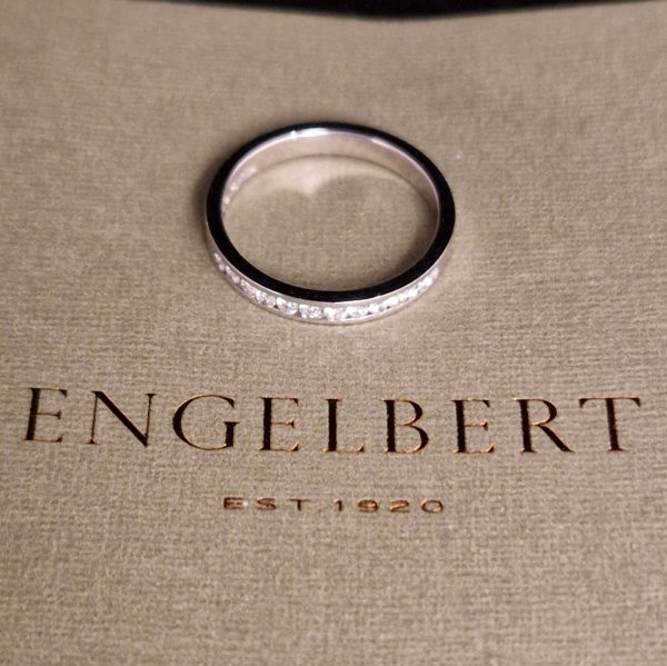 Engelbert Diamant ring 18 k Vitguld. 0,24 ct - Stl 53. 1ex