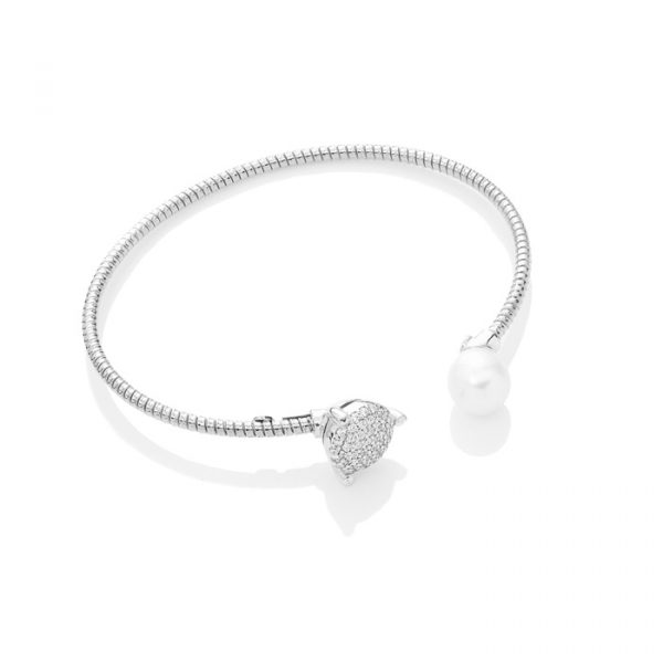 Chros Choenhagen: Paris bangle – armband i rhodierat silver med sötvattenspärla och zirkonia