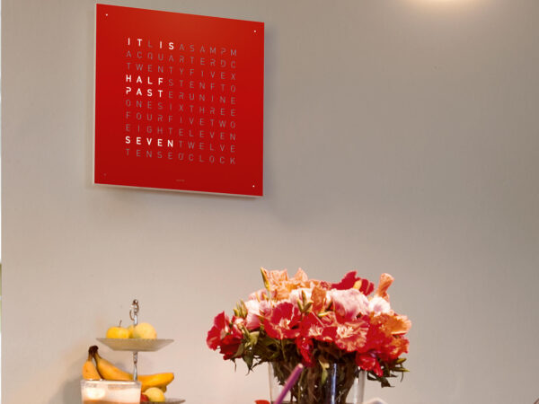 Qlocktwo - Red Pepper 45*45 cm. Röd stål - Bild 4